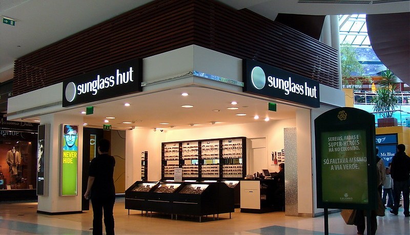 "Sunglass Hut" Store