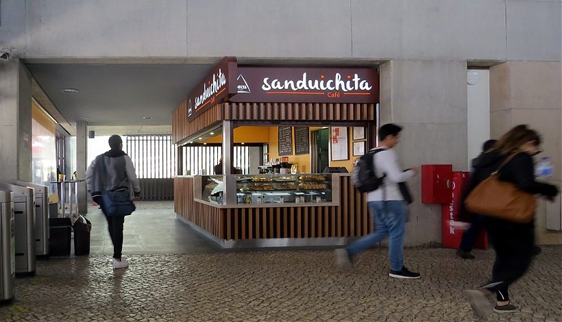 Quiosque Sanduichita Café, Cais do Sodré Station Lisbon