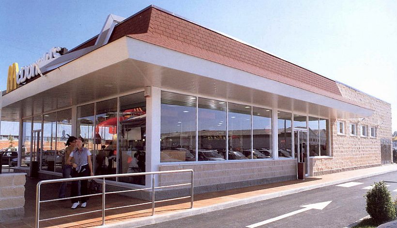 Restaurante McDonald`s Drive-in