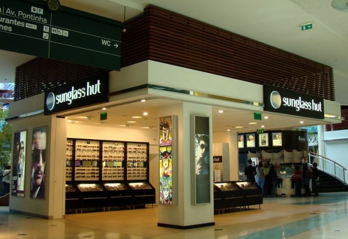 "Sunglass Hut" Store