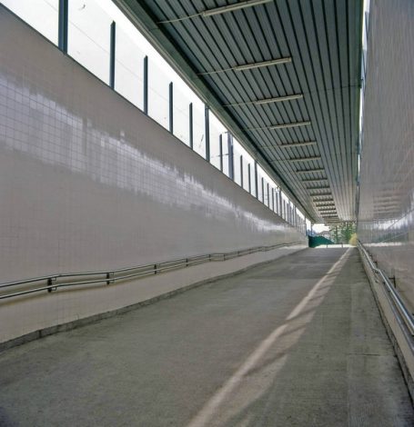 Flag stops, covers and pedestrian underpass of the Pombal railway station