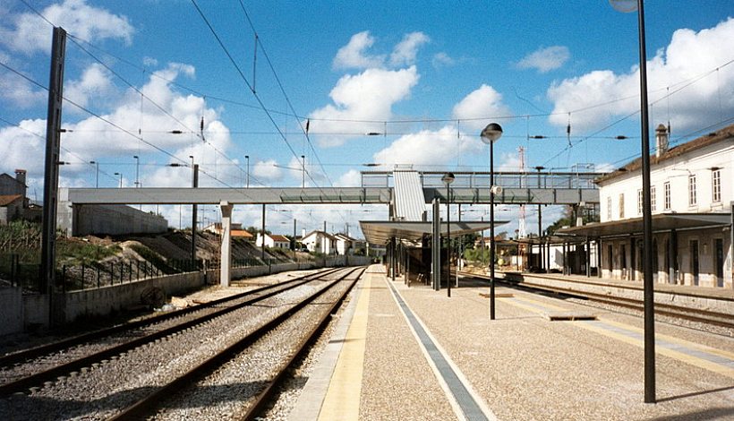 Flag stops, covers and pedestrian underpass of the Soure railway station