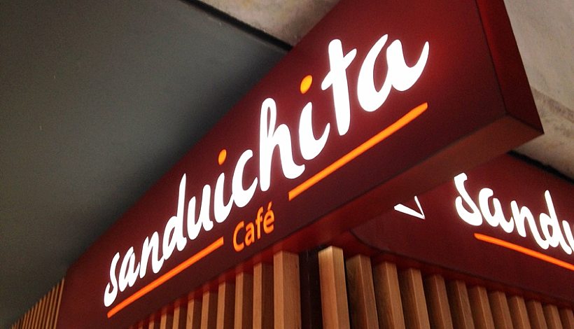 Quiosque Sanduichita Café, Cais do Sodré Station Lisbon