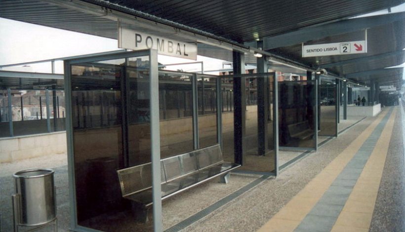 Flag stops, covers and pedestrian underpass of the Pombal railway station