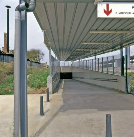 Flag stops, covers and pedestrian underpass of the Pombal railway station