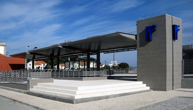 Fundão Train Station Piers, Roof structure and underpass