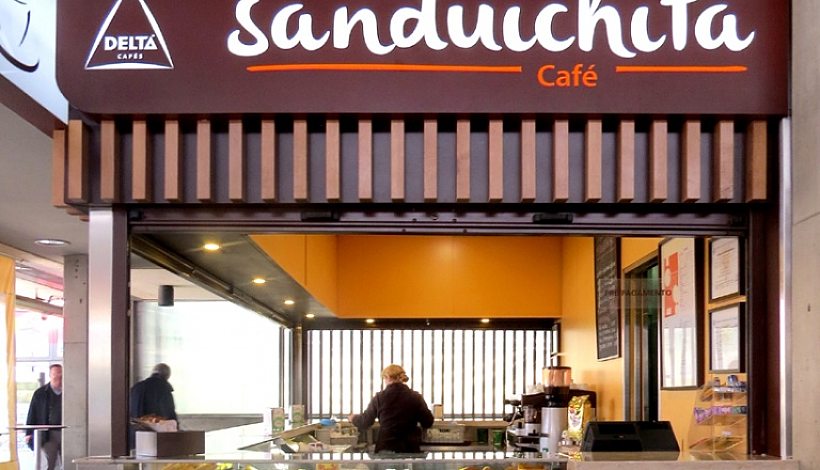 Quiosque Sanduichita Café, Cais do Sodré Station Lisbon