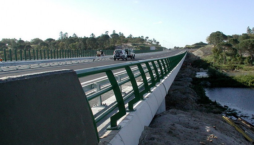 Safety Guard for Overpass at Ribeira da Califórnia on A13