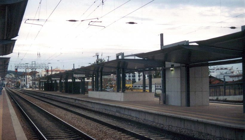 Flag stops, covers and pedestrian underpass of the Pombal railway station