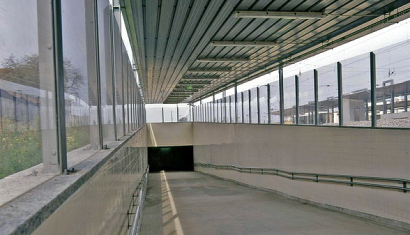 Flag stops, covers and pedestrian underpass of the Pombal railway station